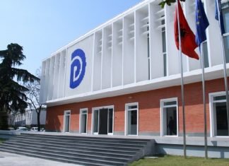 Demokratët u drejtohen sot kutive të votimit, Sali Berisha i vetëm në garë për kreun e PD