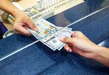 Këmbimi valutor sot/ Me sa lekë blihen e shiten valutat kryesore, çfarë ndodh me monedhat e tjera