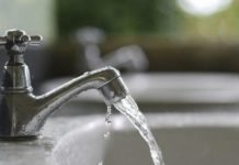 Kërkoi ujë çezme në një hotel dhe përfundoi në gjykatë. Vendimi që shkaktoi debat në Itali