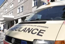 Kamioni bie në humnerë në Gramsh, humbin jetën mësuesja dhe drejtuesi i mjetit, në gjendje të rëndë infermierja