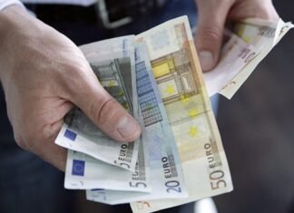 Çfarë po ndodh me monedhat e huaja? Ja sa shitet dhe blihet euro dhe dollari për ditën e sotme