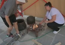 Turistët provojnë rakinë ‘ballë kazani’ dhe bëhen ‘tapë’