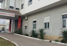 Aksidenti me dy viktima në Durrës, 8-vjeçari te “Trauma” jashtë rrezikut për jetën