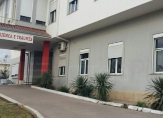 Aksidenti me dy viktima në Durrës, 8-vjeçari te “Trauma” jashtë rrezikut për jetën
