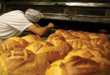 Nuk ka më bukëpjekës/ Shoqata e prodhuesve të bukës kërkon subvencionim nga shteti: Zanat në zhdukje