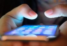 Një grua kanos me celular një burrë në Gramsh. Ai e denoncon