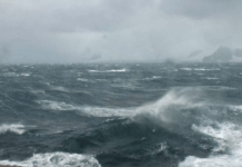 E premtja nis me përkeqësim të motit në Durrës, pritet intensitet i lartë i reshjeve/ Shërbimi Meteorologjik Ushtarak: Të merren masa!