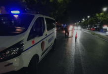 I riu goditet dy herë me armë të ftohtë, niset urgjentisht drejt spitalit. Emrat