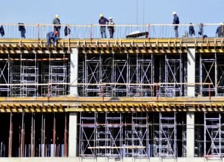 Tatimet vendosin pagë minimale 80 mijë lekë në sektorin e ndërtimit