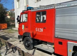 Përfshihet nga flakët një apartament në Elbasan