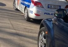 Dyshohet se i vodhi portofolin një vajze, procedohet penalisht një grua në Elbasan