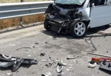 12-vjeçari merr makinën e të atit dhe përfshihet në aksident, 2 të plagosur!