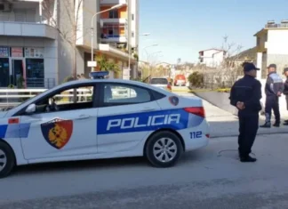 Braktisi tre fëmijët e saj të mitur, burri e denoncon gruan 30-vjeçare në polici