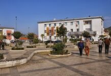 Vodhën para në një subjekt, shpallet në kërkim 52-vjeçari në Gramsh