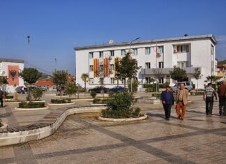 Vodhën para në një subjekt, shpallet në kërkim 52-vjeçari në Gramsh