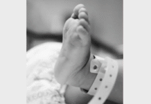 20-vjeçarja nga Indonezia lind foshnjen dhe e braktis në maternitet në Tiranë