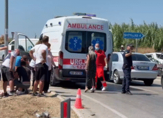 Aksident/ Përplasen dy automjete, lëndohen katër persona