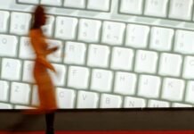 Viktimat e dhunës digjitale, ende pa mbrojtje konkrete ligjore në Kosovë