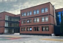 Sherr masiv mes gjimnazistëve në Kamëz, ka të plagosur