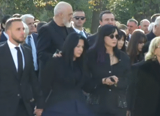 Morti bashkon Ramën dhe Kurtin/ Fotogaleri: Mijëra qytetarë i japin lamtumirën e fundit Fatos Nanos