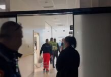 Aksident i rëndë në autostradë/ Makina përfundon në kanal, pesë persona të plagosur