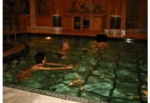 Publikohet dosja e plotë e Epstein! Dalin në dritë mijëra foto, përfshirë ato të Clinton në pishinë me një grua, Michael Jasckson e të tjerë