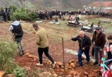 Humbi jetën në spital pas plagosjes me thi*kë në zemër, përcillet për në banesën e fundit Erjon Boba