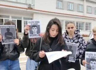 Në kujtim të 15-vjeçarit Erjon Boba – Të rinjtë e Bulqizës protestë paqësore dhe thirrje institucioneve për më shumë siguri