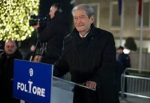 Berisha nga foltorja: “Do përvishemi deri në fitore! Ne s’e pranojmë kurrë një kryeministër të tillë! Rama do largohet me autoblinda si në ‘91