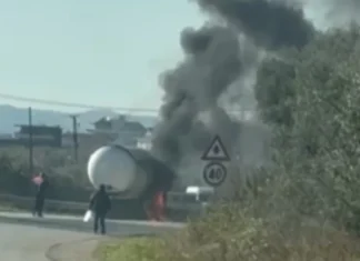 Autoboti me gaz përfshihet nga flakët në aksin Elbasan-Peqin
