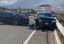 Aksident/ Përplasen “kokë më kokë” dy makina, plagoset një person