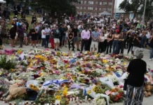 Babë e bir vranë 15 persona, Australia në zi kombëtare