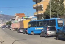 Kthimi i emigrantëve dhe lëvizjet për festat e fundvitit/ Unaza e Elbasanit ‘paralizohet’ nga trafiku