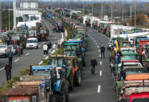 Fermerët grekë refuzojnë takimin me kryeministrin Mitsotakis, i dërgojnë listën e kërkesave të tyre