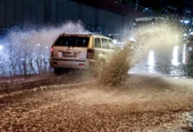 Shtëpi të përmbytura e njerëz të bllokuar në disa zona, mbyllet autostrada Athinë-Korint