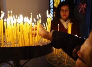 Sot festa e Krishtlindjes, besimtarët luten për më shumë shëndet e mirësi