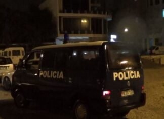 Plagoset me armë një person. Emri