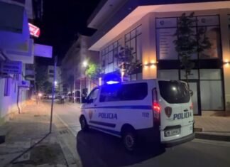 Sherri nisi për një vajzë/ Dhunohet barbarisht i riu në Lezhë, dërgohet me urgjencë tek Spitali i Traumës