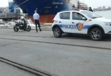 Makinë me pajisje të dyshuara përgjimi në Portin e Durrësit?