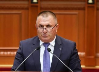 Ish-deputeti demokrat Qani Xhafa, sqaron arsyet përse mori pjesë në takimin me Ervin Salianjin në Elbasan