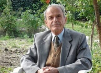 Rudolf Deliana shpallet “Qytetar Nderi” i Elbasanit: Homazh për ikonën e arsimit dhe Normalen historike