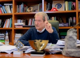 “Sinjalin e parë do ta japim në datën 22 dhjetor”/ Berisha: Ne e dimë si luftohen diktaturat dhe ne do t’i përvishemi diktaturës