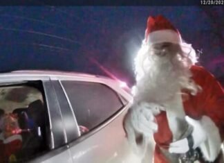 Ndodh dhe kjo! Gara shpejtësie në autostradë, policia ndalon babagjyshin e Vitit të Ri! Video virale