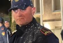 Agravon protesta e “Shqipëria Bëhet” përpara Kryeministrisë! Polici goditet me një qese miell