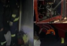 Shkrumbohet nga flakët banesa, zjarrfikësit shpëtojnë të moshuarën