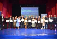 “Zërat e Paqes” bashkon komunitetin në Librazhd përmes artit dhe mesazheve të unitetit