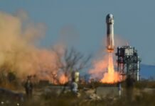 Blue Origin pezullon fluturimet turistike në hapësirë për t’u fokusuar te misionet hënore