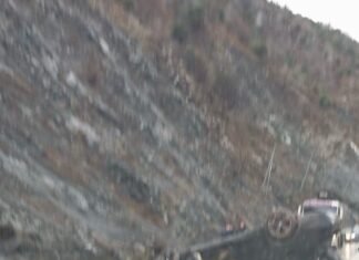 Aksident i rëndë në aksin Librazhd–Elbasan, automjeti përmbyset, dy të plagosur