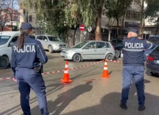 Babai plagos vajzën dhe një kalimtar në Durrës, policia në kërkim të autorit