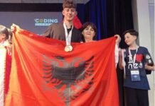 Gjeniu nga Cërriku/ Loris Qosja renditet i pari në botë në Olimpiadën e Matematikës